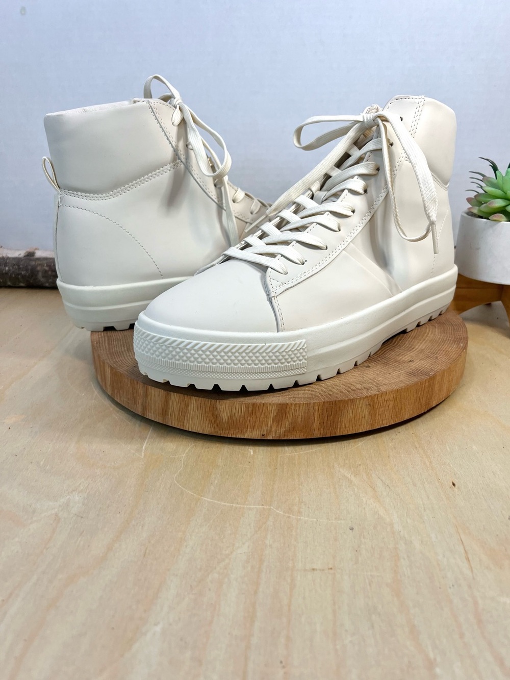 NWOB Zara Rubber High Top Sneaker Off White Size 43 / US 10